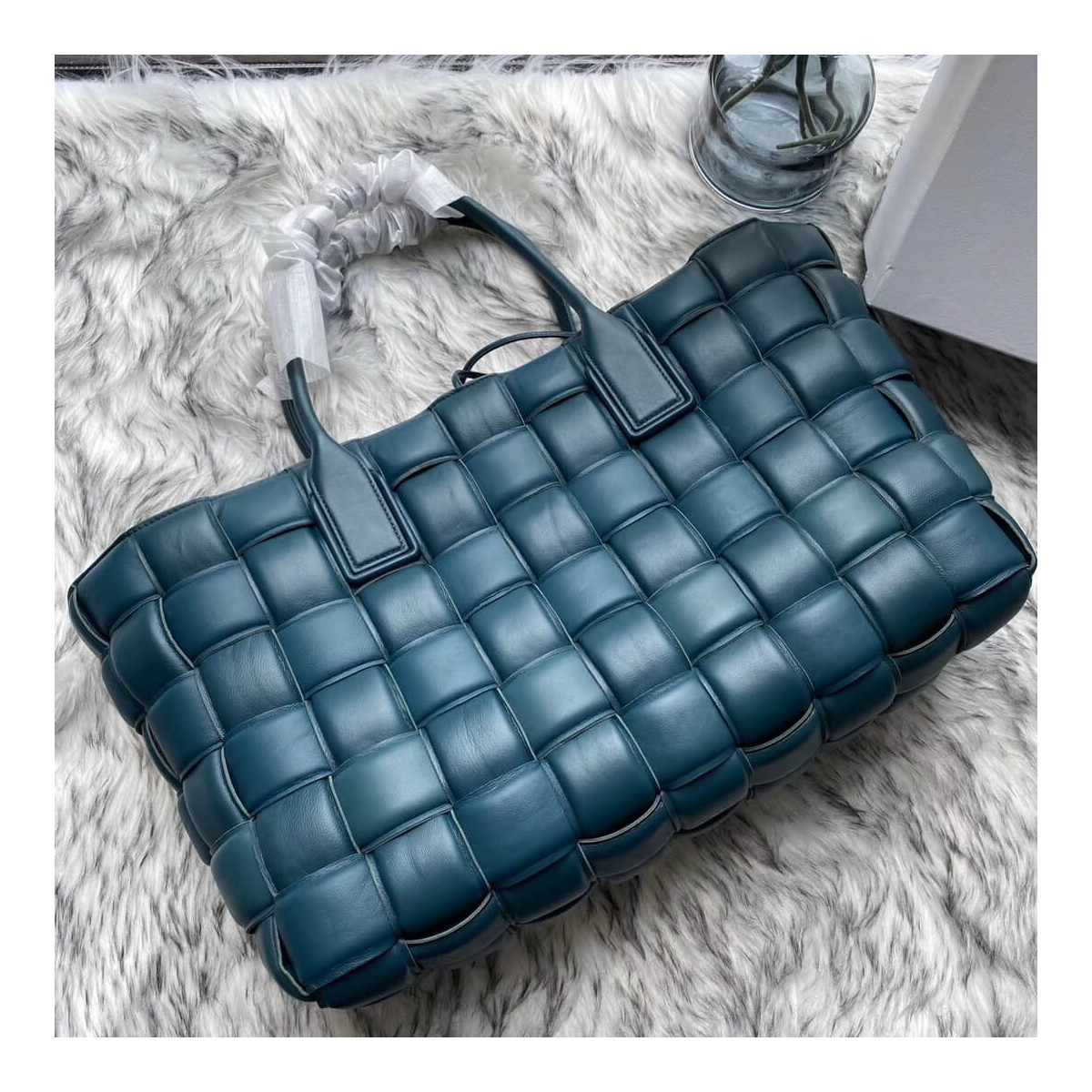 Bottega Veneta Large Tote Bag 592122