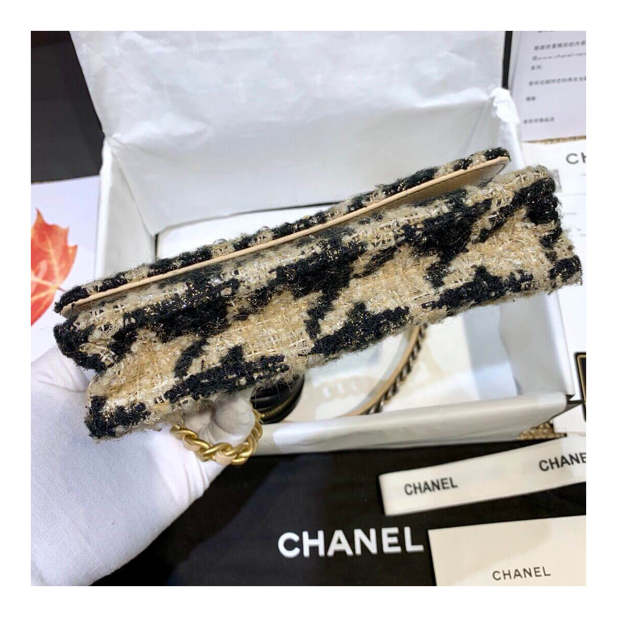 Chanel 19 Tweed Woc With Leather Coin Purse AP0985