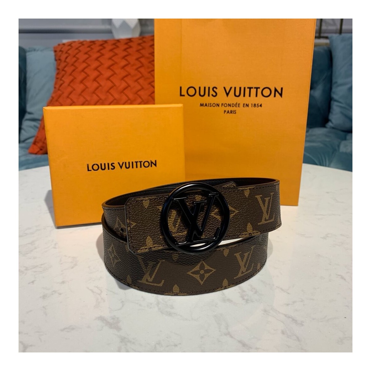 Louis Vuitton 40mm LV Circle Reversible Belt M0170U