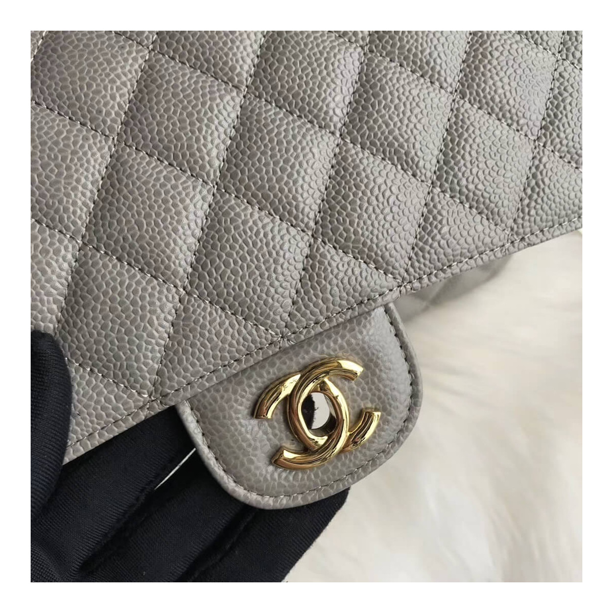 Chanel Caviar Calfskin Classic Flap Bag A01112