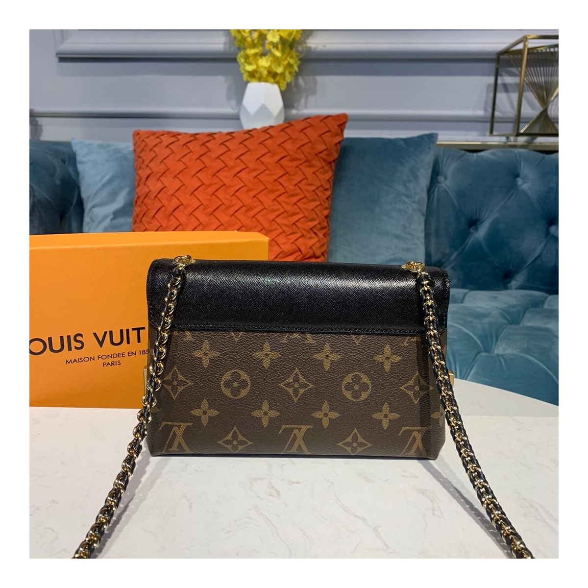 Louis Vuitton Pochette LV Thelma M44916