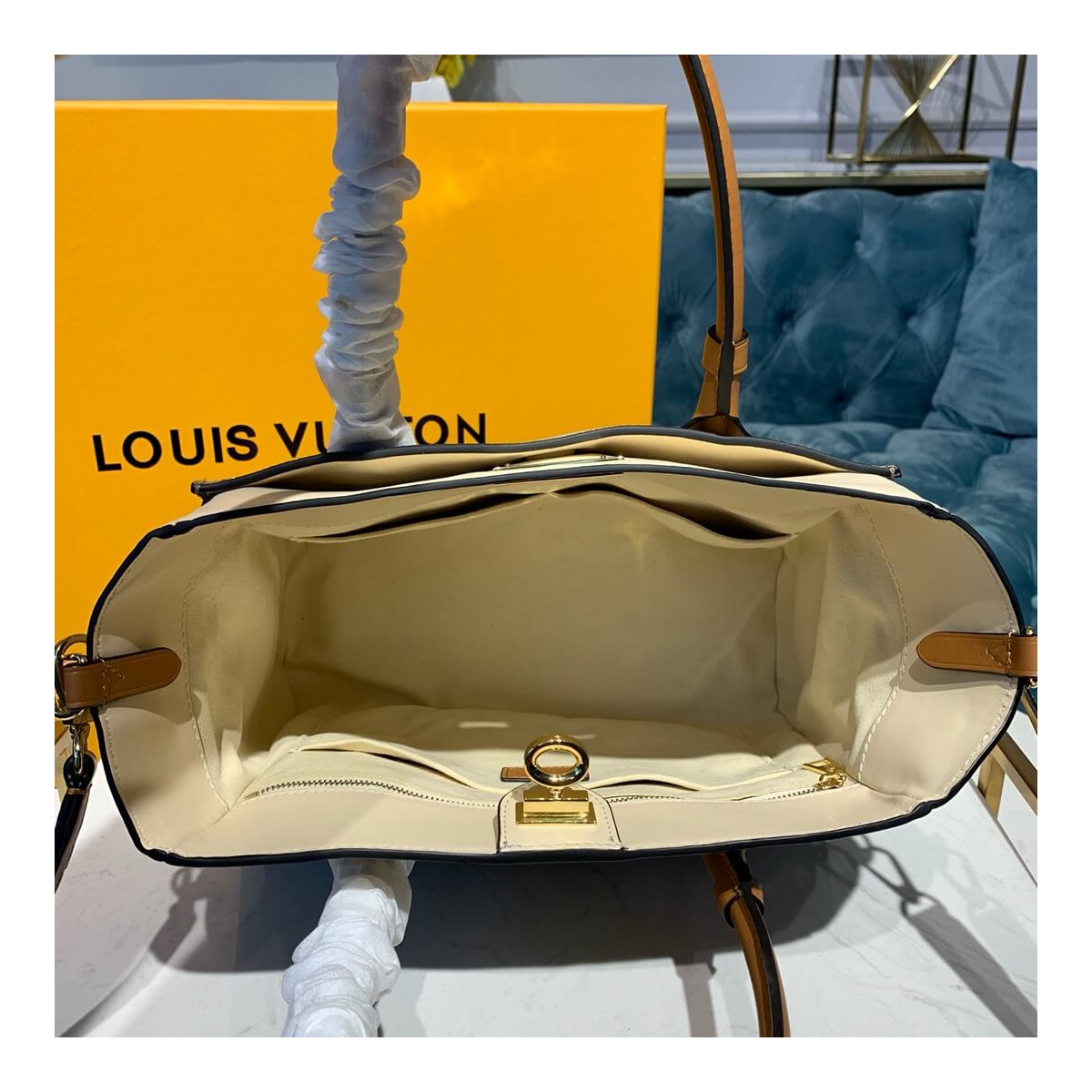 Louis Vuitton On My Side Handbag M53825