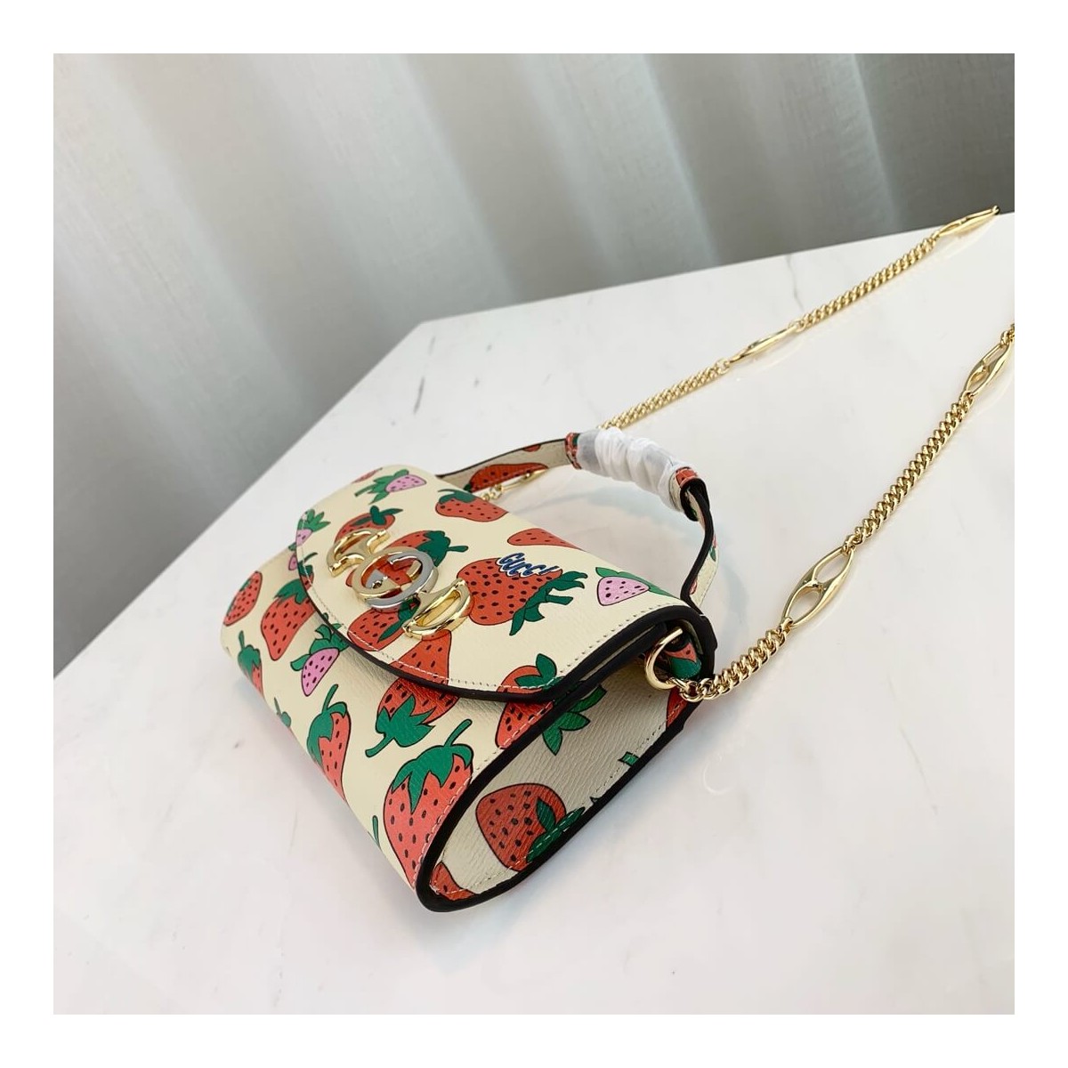 Gucci Zumi Strawberry Print Mini Bag 564718