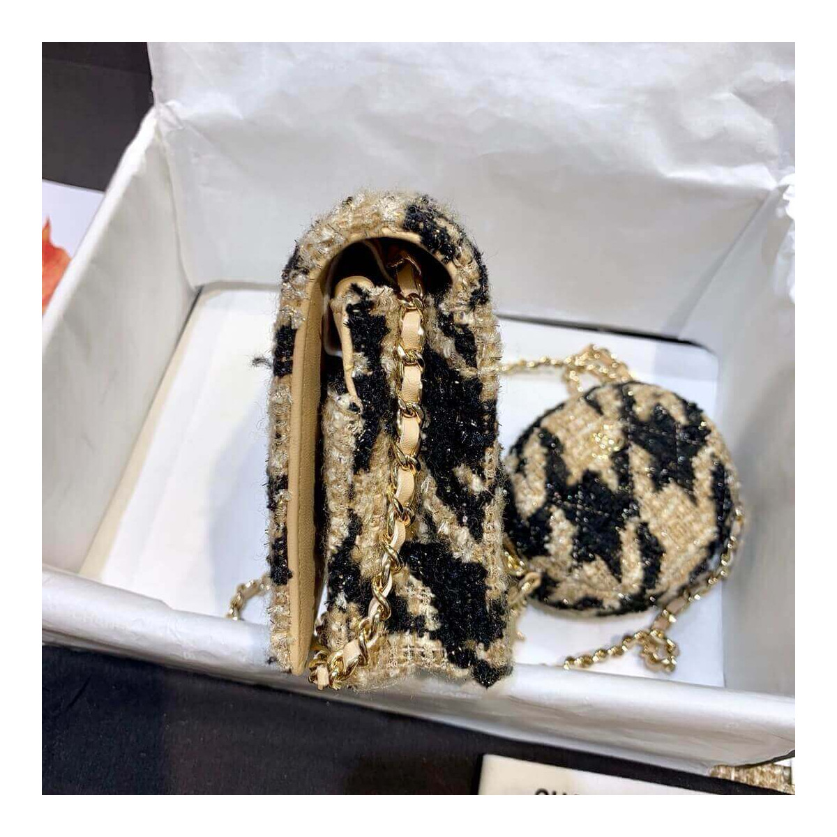 Chanel 19 Tweed Woc With Coin Purse AP0985