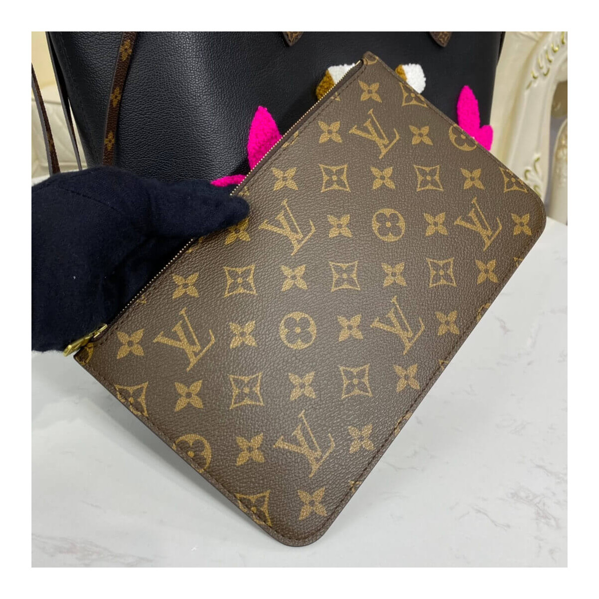 Louis Vuitton Neverfull MM M56960 In Leather and Shearling