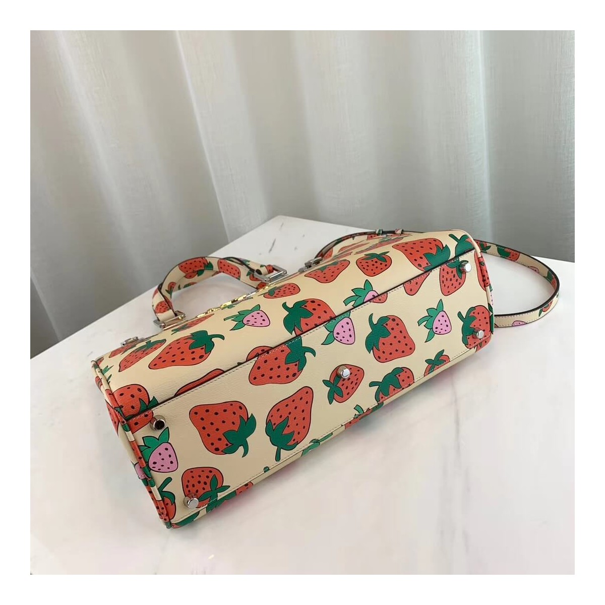 Gucci Zumi Strawberry Print Medium Top Handle Bag 564714