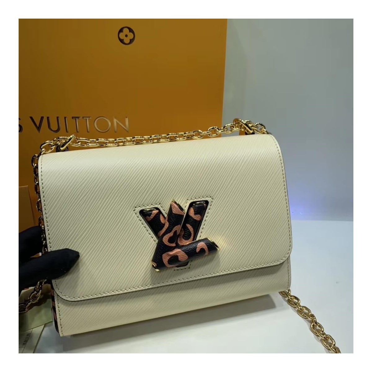 Louis Vuitton Epi Leather Twist MM M53928