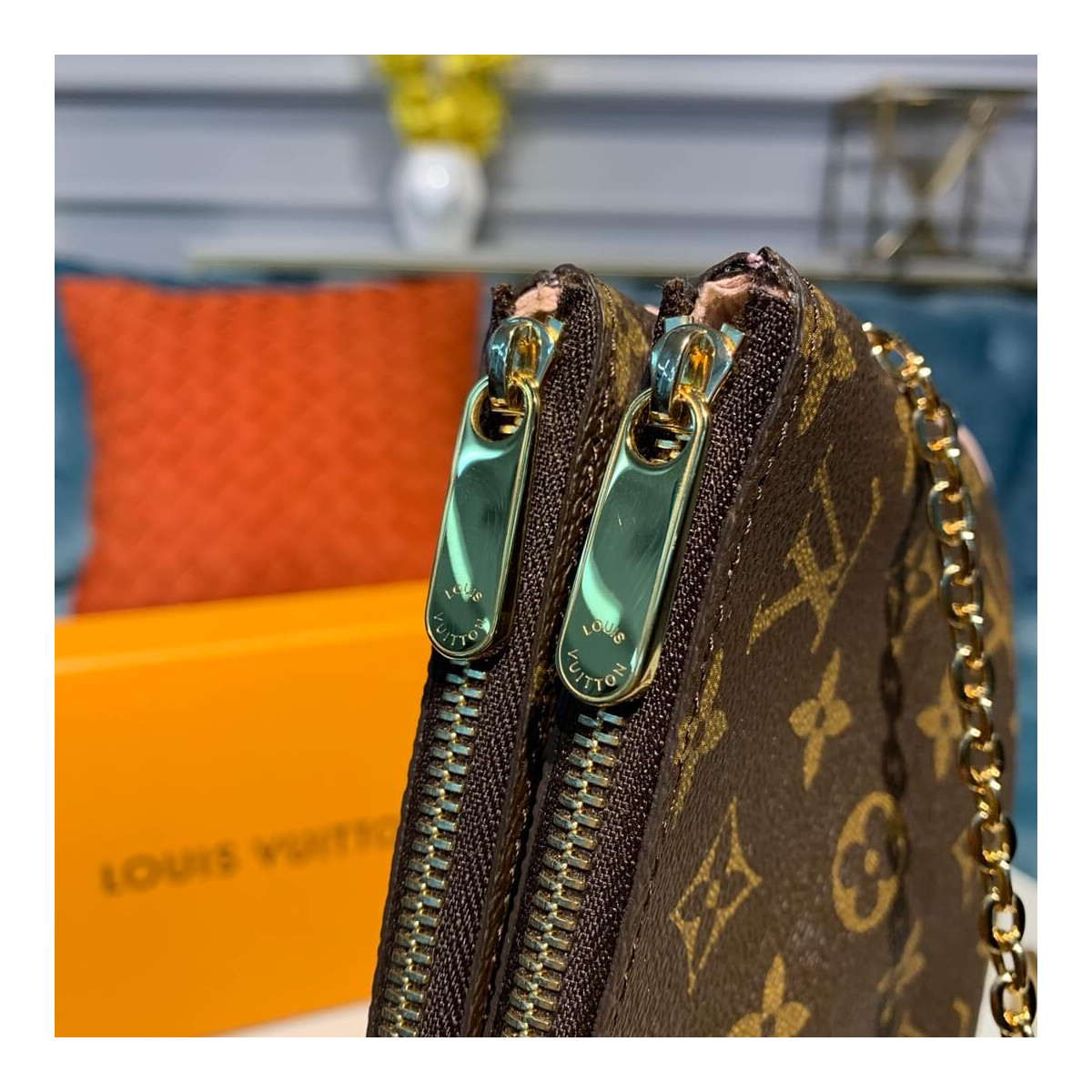 Louis Vuitton Shanghai Double Zip Pochette M67561