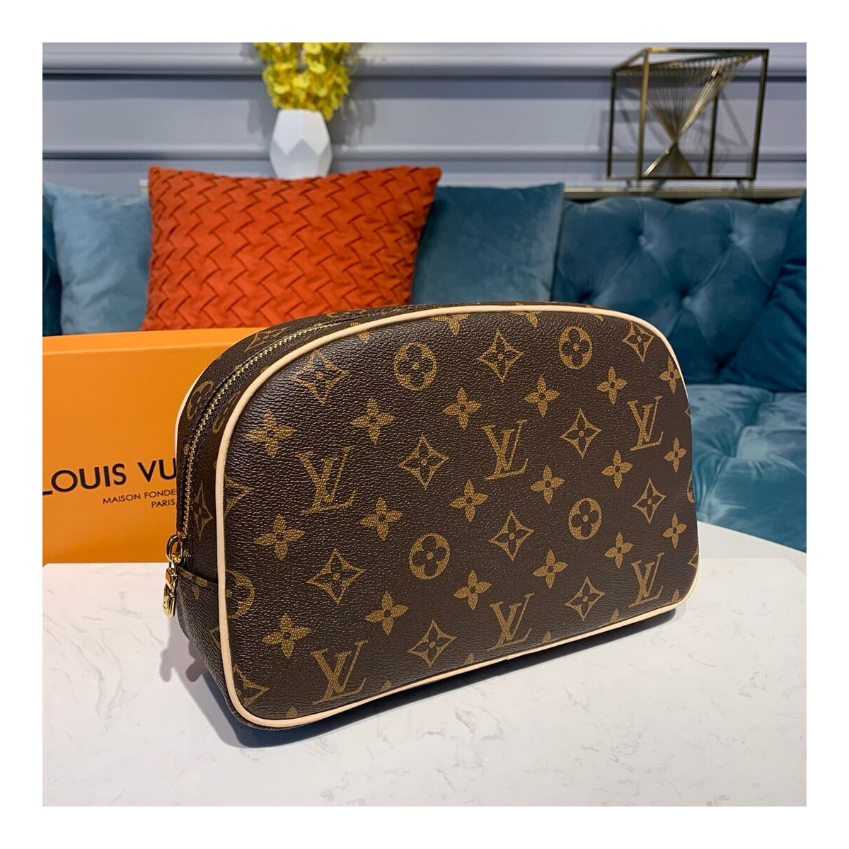 Louis Vuitton Monogram Canvas Toiletry Bag 25 M47527