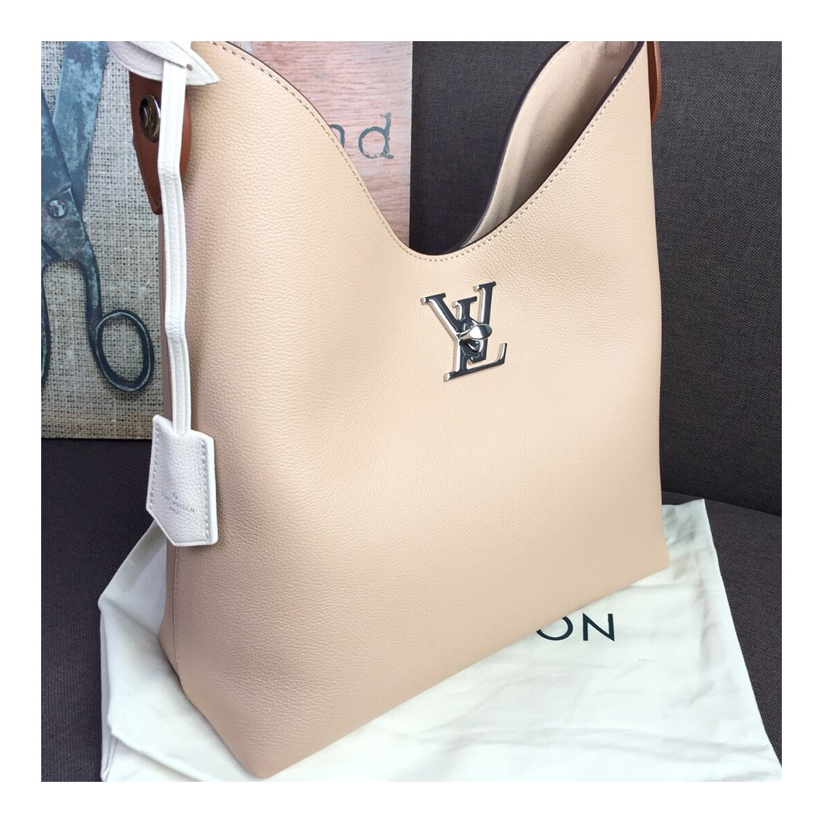 Louis Vuitton Lockme Hobo M52776 M44330