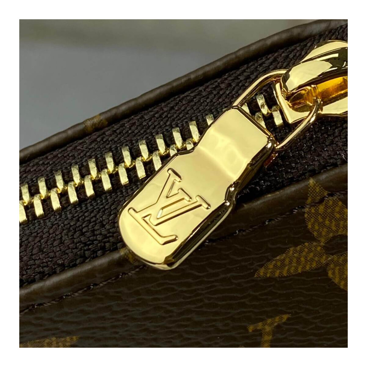 Louis Vuitton Mini Pochette Accessoires M69752