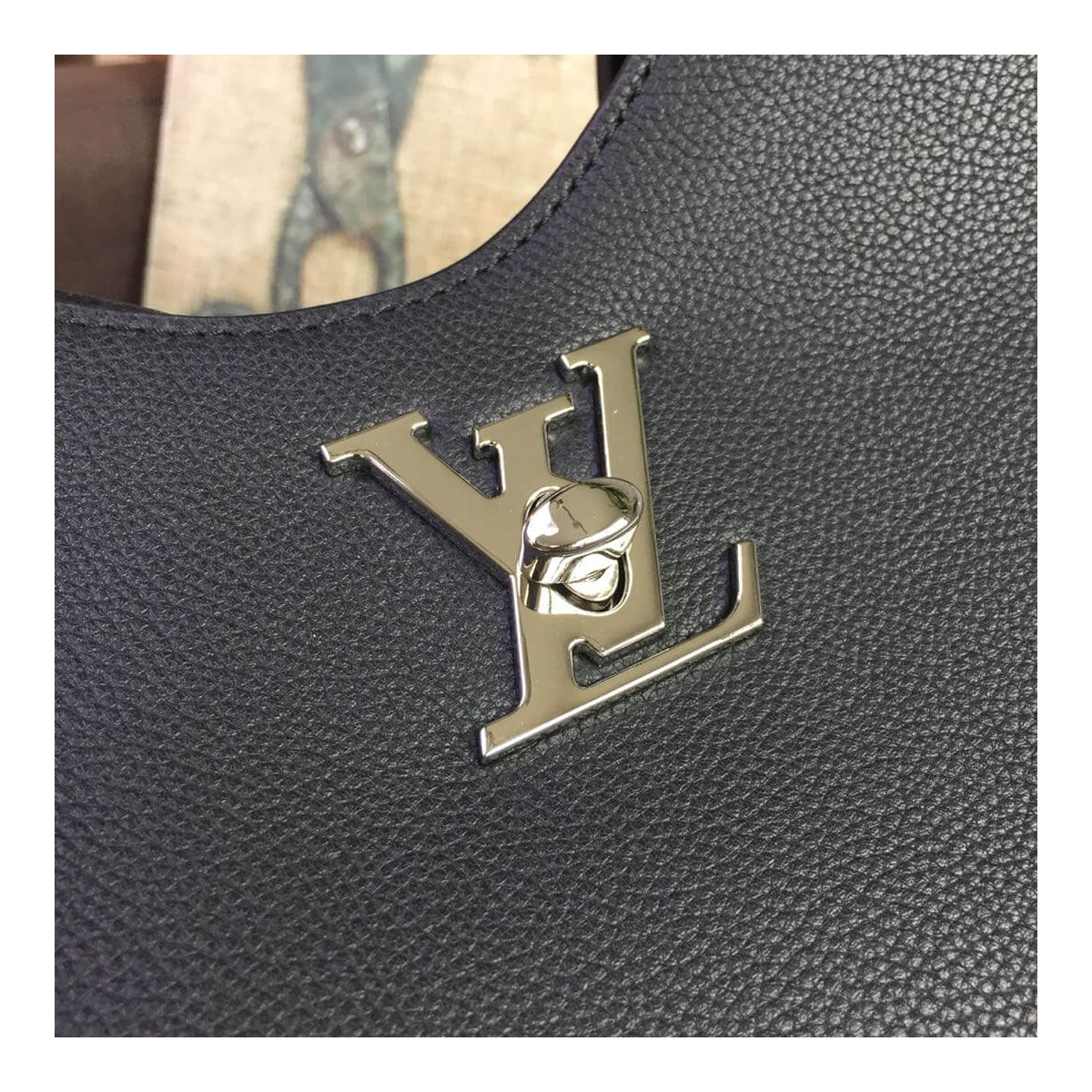 Louis Vuitton Lockme Hobo M52776 M44330