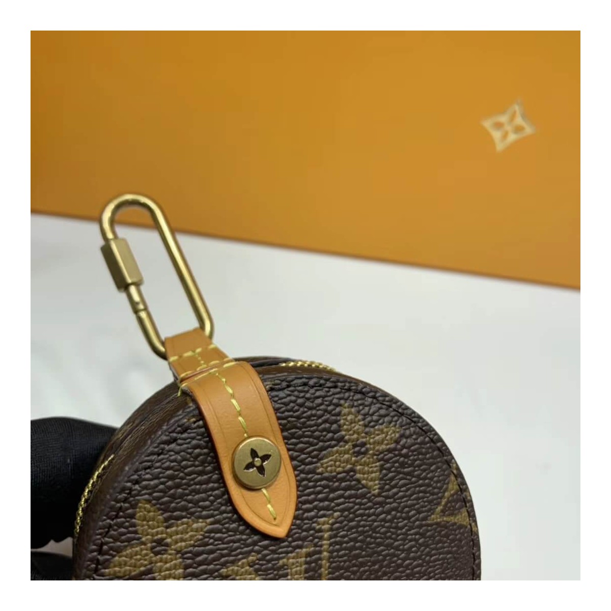 Louis Vuitton Monogram Canvas Round Case M68524