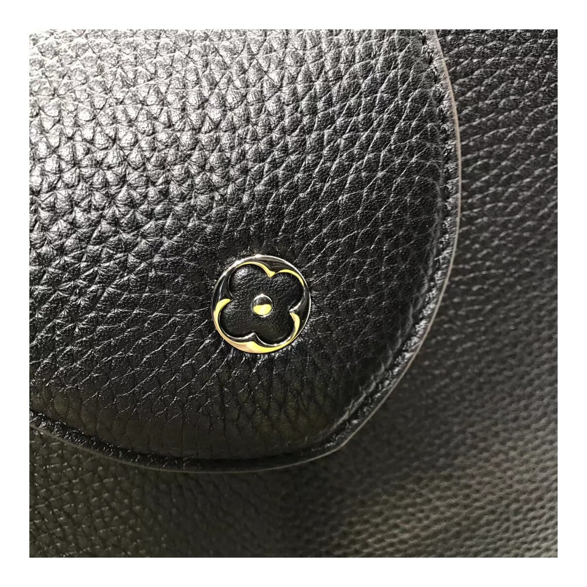 Louis Vuitton Taurillon Leather Capucines MM M48864