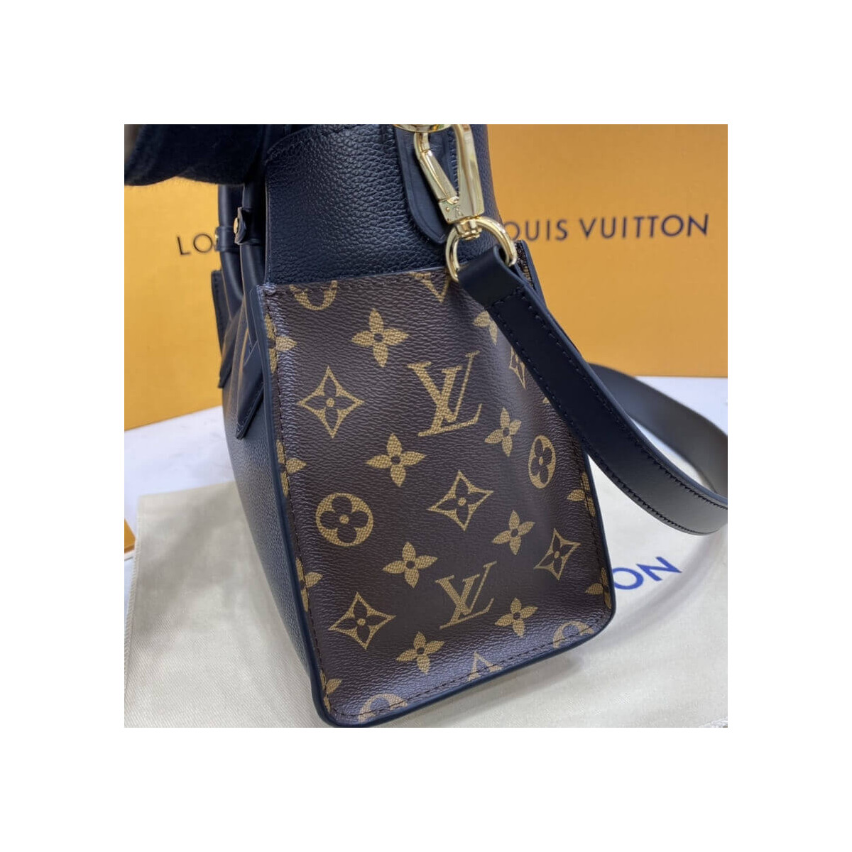 Louis Vuitton On My Side PM M57728